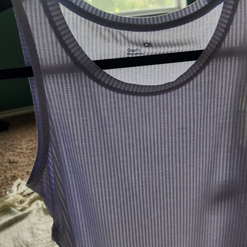 Gapfit Breathe Ruched Side Tank Top in S Petite - Picture 5 of 7